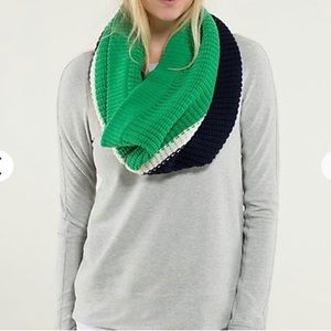 LULULEMON // falling freely neck warmer